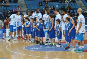 Dolphins_in_campo_prima_di_Pesaro_Sassari_serie_A_2014_2015_3